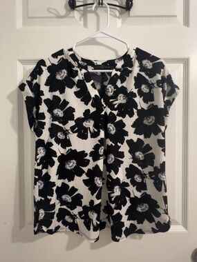 Fred David Black and White Floral Short Sleeve Blouse